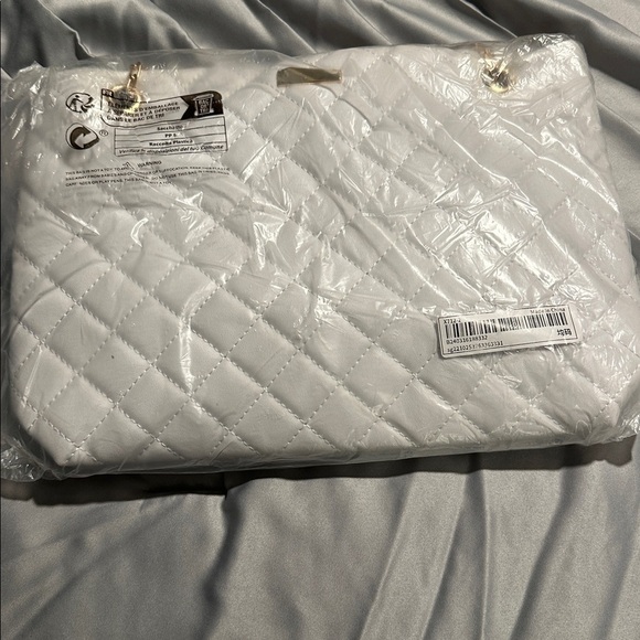 Handbags - Chic White Quilted Tote